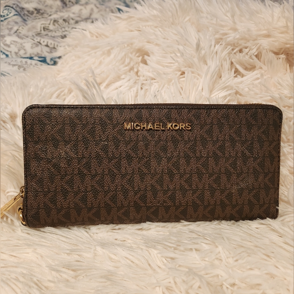 Michael Kors Large Logo Continental Wallet